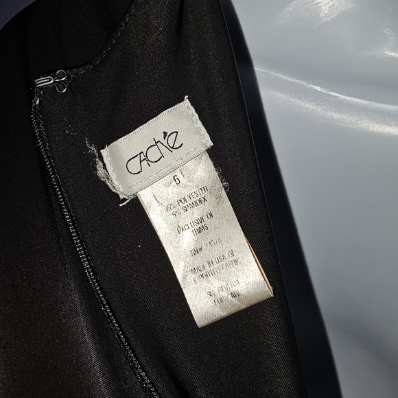 Stunning black Cache dress with gold chain detail - Picture 4 of 5